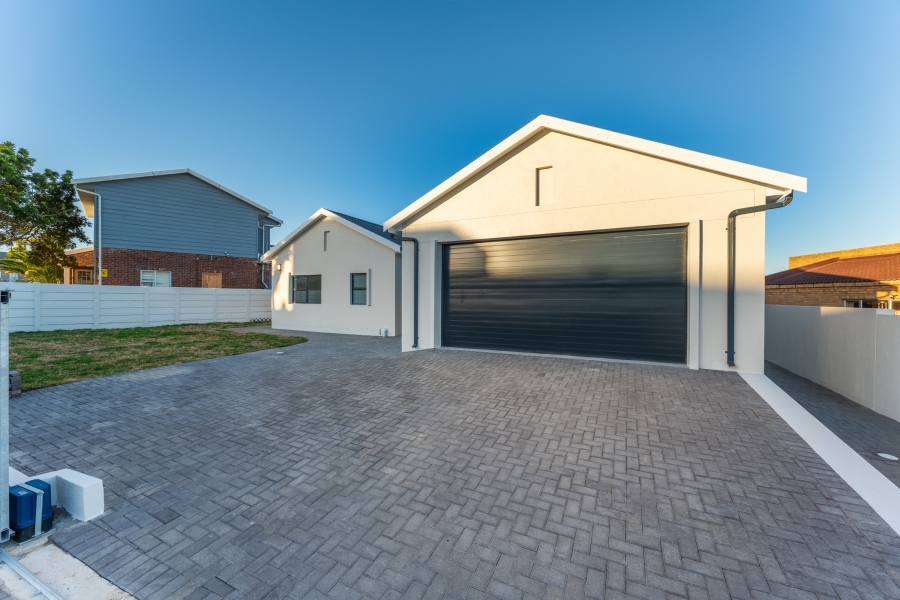 3 Bedroom Property for Sale in Wavecrest Eastern Cape
